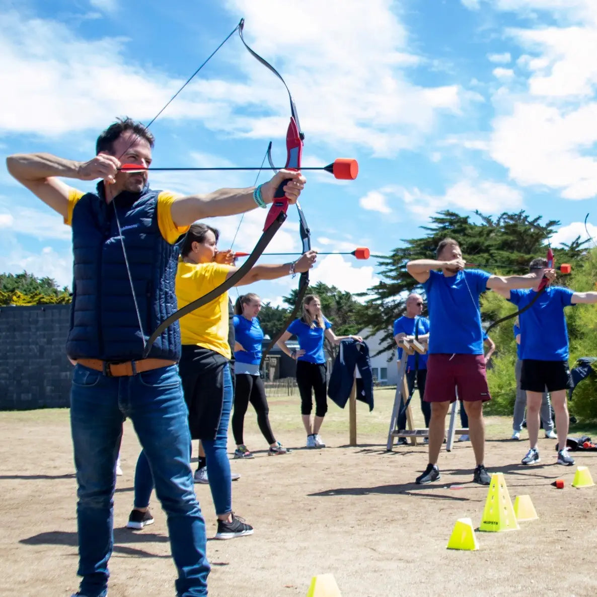 Séminaire Team Building Bretagne cohésion jeux olympiques Tir à l'arc JO 2024