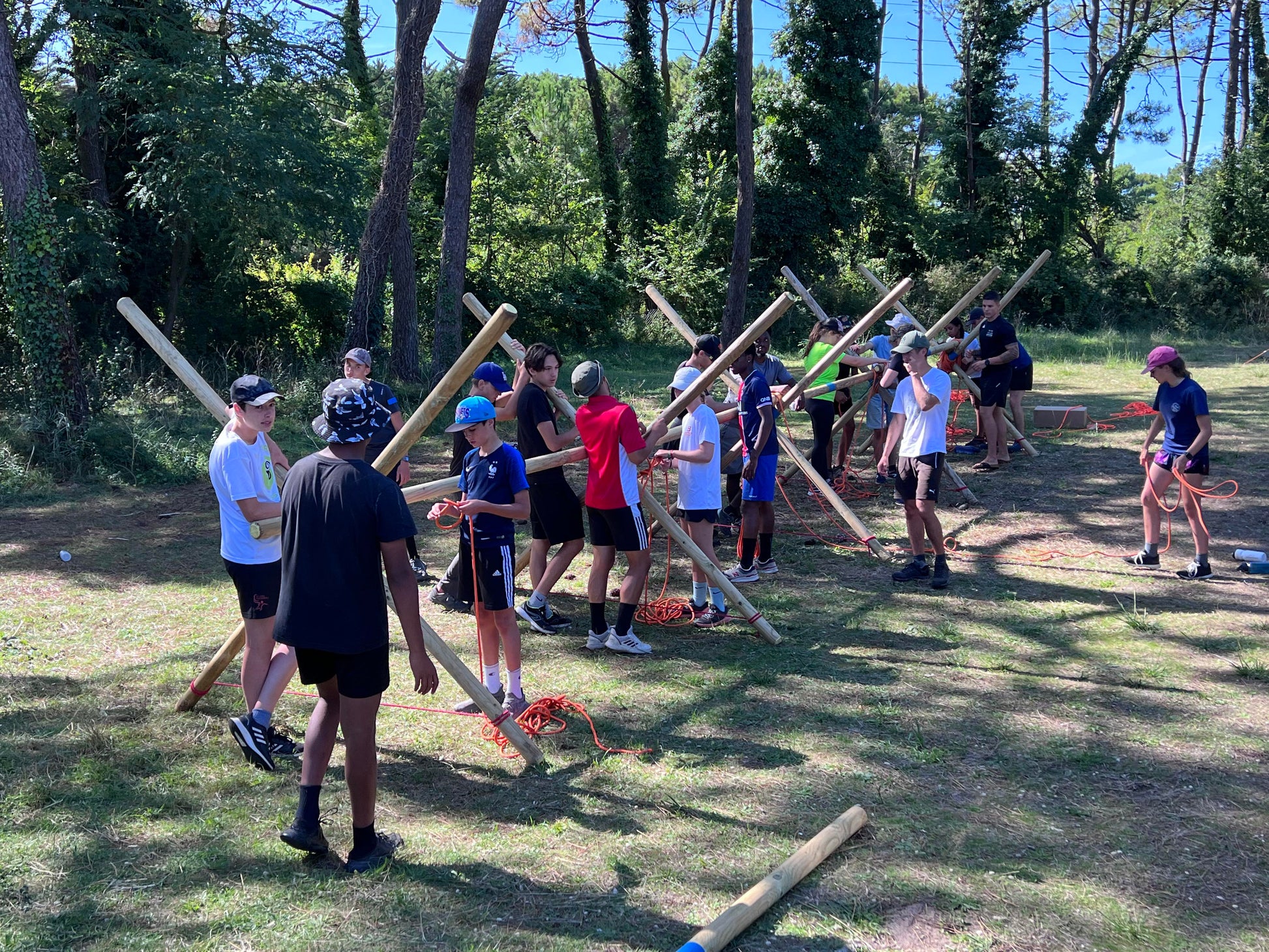 séminaire team building jeux construction équipe pont géant bretagne