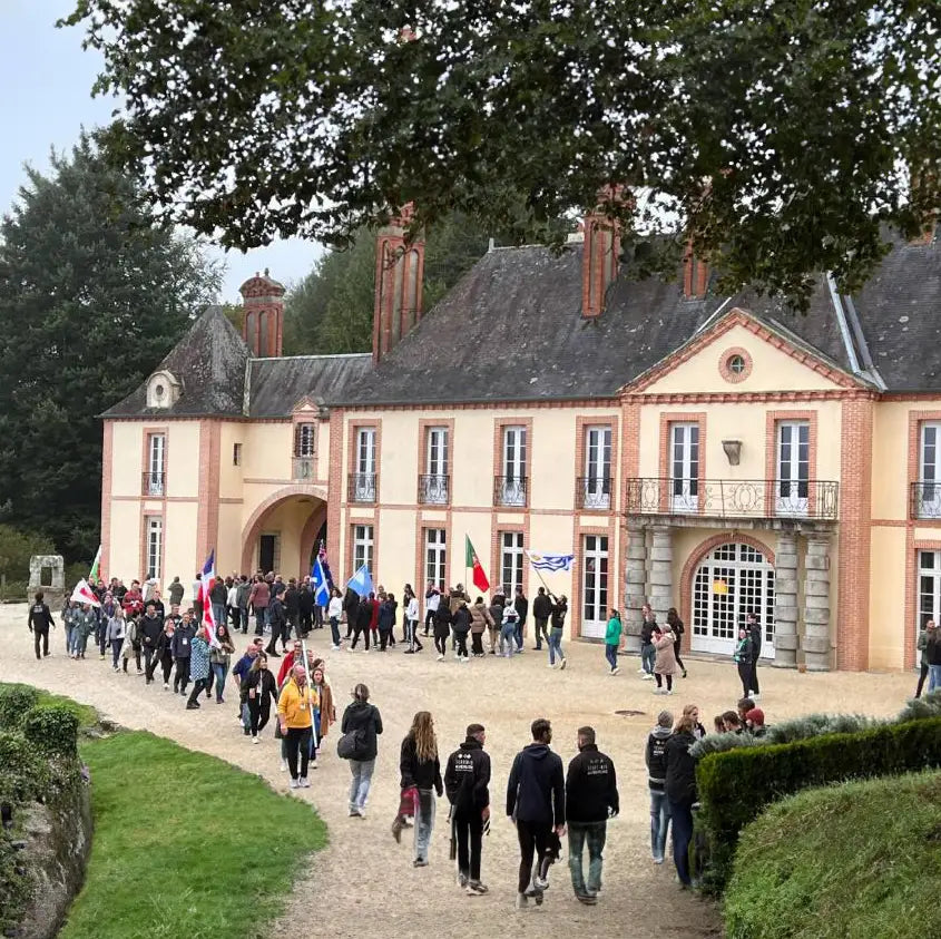 Séminaire Team Building Bretagne cohésion jeux olympiques Défilé équipes JO 2024