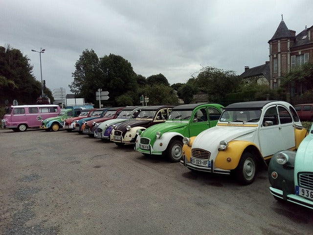 Séminaire Team Building Bretagne Rennes Cohésion rallye 2cv Méharis